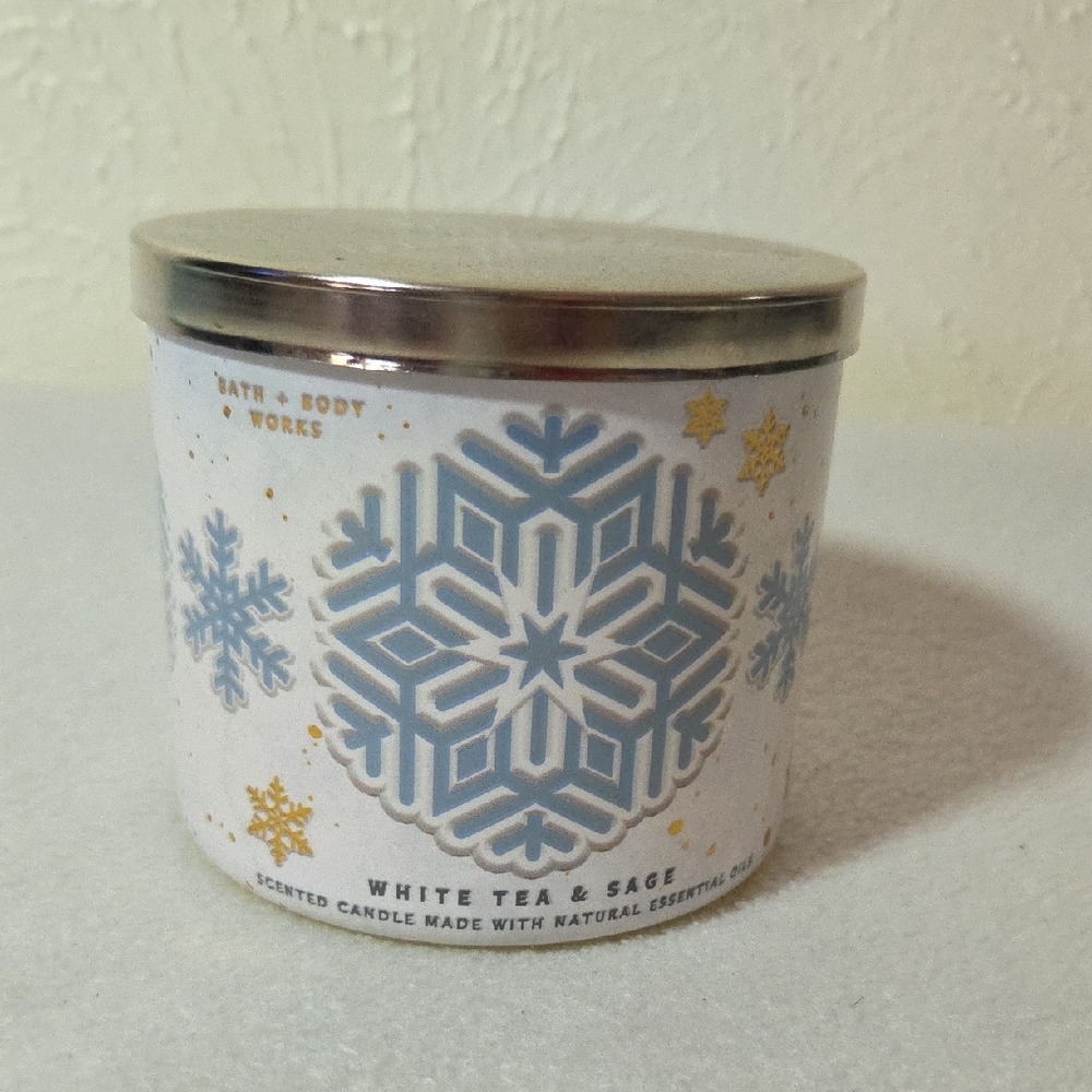 Bath & Body Works White Tea & Sage Snowflake Candle